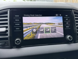 Škoda Karoq Skoda Karoq 1.5 TSI Sportline Automaat | Panoramadak | LED | Stoelverwarming | Adaptieve cruise control | Dode hoek detectie | Trekhaak uitklapbaar | Canton HiFi | Elektrisch bedienbare achterklep | Parkeersensoren voor en achter | Achteruitrijcamera - afbeelding nr 34