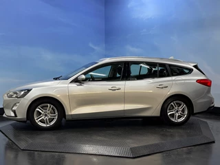 Ford Focus Ford Focus Wagon 1.0 EcoBoost Trend Edition Business Navi | Airco | Cruise | PDC | Trekhaak - afbeelding nr 4