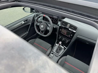 Volkswagen Golf Volkswagen Golf 2.0 TSI GTI Performance Pano Alcantara Virtual - afbeelding nr 17