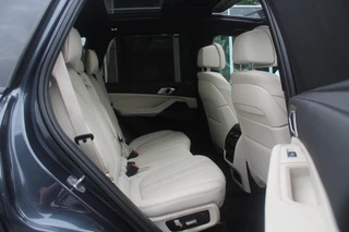 BMW X5 BMW X5 xDrive30d High Exe. 7p. M Sport / Trekhaak / Panoramadak / Camera / Head-up / Softclose / 20'' / Harman Kardon / Luchtvering / Laser LED / Keyless / Leder / Apple CarPlay / Stuurverwarming / DAB / ACC / Zonnescherm zijruite - afbeelding nr 12