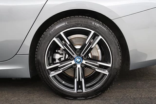 BMW 3 Serie BMW 3-serie 320e M Sport | Head-Up | Stoel & stuurverwarming |  Adaptive cruise | Sportstoelen | Adaptief LED | Sfeerverlichting | Camera | Carplay | Leder/Alcantara - afbeelding nr 34