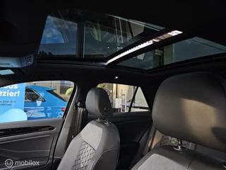 Volkswagen T-Roc Volkswagen T-Roc 1.5 TSI R-Line Panorama/Keyless/Black Style/Camera - afbeelding nr 24