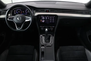 Volkswagen Passat Volkswagen Passat 1.5 TSI R Line | Stoelverwarming | Matrix LED |  Adaptive cruise | Carplay | Leder/Alcantara | Navigatie | Parkeerhulp - afbeelding nr 8