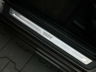 BMW 5 Serie BMW 5-serie 528xi High Executive, NL AUTO, NAP, PANO, NAVI, CRUISE, ECC-AIRCO, HUD, DODEHOEK, COMFORT STOELEN, CAMERA, LICHTMETAAL 17