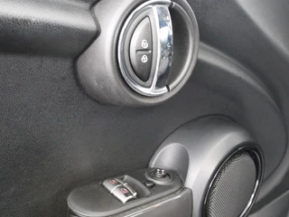 MINI Cooper Mini Cooper 1.5 Business | Navigatie | Airco |  Cruise control | Bluetooth | Lichtmetalen velgen - afbeelding nr 11