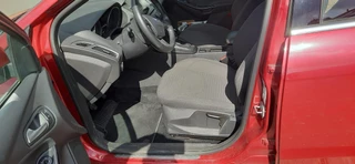 Ford Focus Ford Focus Wagon 1.0 Ecoboost Titanium 100pk Trekhaak | Voorruit Verwarming | Climate control | Navigatie | 17 inch velgen - afbeelding nr 6