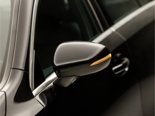 Mercedes-Benz A-Klasse Mercedes-Benz A-Klasse 250 e Business Solution Luxury 218Pk Automaat (GROOT NAVI, SFEERVERLICHTING, WIDESCREEN, CAMERA, LEDER, STOELVERWARMING, SPORTSTOELEN, CRUISE, LANE ASSIST, NIEUWSTAAT) - afbeelding nr 39