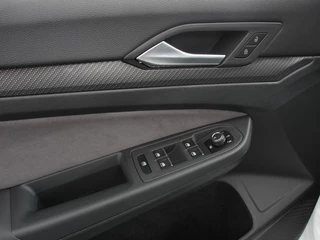 Volkswagen Golf Volkswagen Golf 1.5 eTSI 150pk DSG R-Line | Panorama dak | Navigatie | Apple Carplay/Android Auto | Climate Control | Camera | Dab | Extra Getint Glas | Adaptive Cruise Control | Virtual Cockpit | Lichtmetalen Velgen - afbeelding nr 13