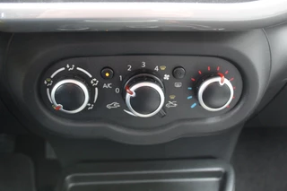 Renault Twingo Airco , Cruise control , LM velgen , LED dagrijverlichting Parkeersensoren achter - afbeelding nr 18