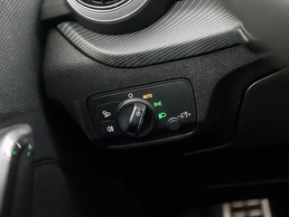 Audi Q2 150Pk Automaat (SCHUIFDAK, VIRTUAL COCKPIT, APPLE CARPLAY, BANG&OLUFSEN, STOELVERWARMING, GETINT GLAS, LEDEREN SPORTSTOELEN, CAMERA, KEYLESS, ADAPTIVE CRUISE, SFEERVERLICHTING, NIEUWSTAAT) - afbeelding nr 25