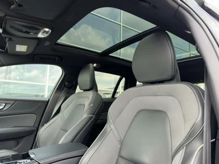 Volvo V60 Volvo V60 2.0 T6 PHEV AWD Plus Dark|PANO|TREK|H&K|PILOT|CARPLAY - afbeelding nr 7