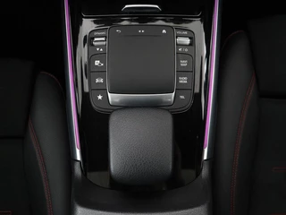 Mercedes-Benz GLB Mercedes-Benz GLB-klasse 200 Business Solution AMG 7-persoons | Panoramadak | Trekhaak | Stoelverwarming | Matrix LED | Memory | Keyless | Camera | Navigatie - afbeelding nr 15