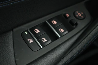 BMW 5 Serie BMW 5-serie 545e xDrive M Sport | Trekhaak | Adaptive cruise |  Stoel & stuurverwarming | Alcantara | Camera | Carplay | Sfeerverlichting | 19'' | Full LED | Park Assist - afbeelding nr 32