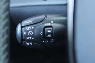 Peugeot 208 Peugeot 208 1.2 100PK AUTOMAAT ALLURE PACK | NAVIGATIE | ACHTERUITRIJ CAMERA | APPLE CARPLAY/ANDROID AUTO | LED KOPLAMPEN | LICHTMETALEN VELGEN 16