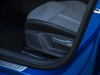 Škoda Octavia | Matrix LED | Lodge Interieur | Chrome pakket | Stoel-, Stuur- & voorruitverwarming | Navi 13inch | Wireless App-connect | El. achterklep m.sensor | ACC | Winterpakket - afbeelding nr 22