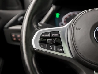BMW 1 Serie Automaat (PANORAMADAK, M PAKKET, APPLE CARPLAY, GROOT NAVI, STOELVERWARMING, LEDEREN SPORTSTOELEN, CAMERA, GETINT GLAS, M SPORT BESTURING, SFEERVERLICHTING, NIEUWE APK, NIEUWSTAAT) - afbeelding nr 21