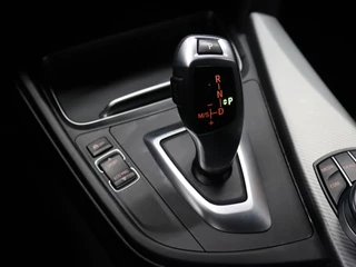 BMW 3 Serie BMW 3 Serie 318i Edition M Sport Shadow Executive [M-STUUR, VOL LEDER, STOELVERWARMING, PDC ACHTER, CRUISE, CLIMATE, NIEUWSTAAT] - afbeelding nr 17