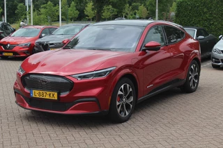 Ford Mustang Mach-E Ford Mustang Mach-E Extended First Edition AWD 98 kWh / Glascoating / Panoramadak / Camera / Leder / 19'' / B&O / Keyless / DAB / Dodehoek / ACC / Navigatie / Sfeerverlichting / Stoelverwarming - afbeelding nr 5