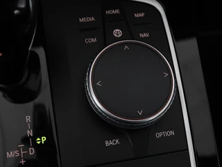 BMW 1 Serie BMW 1-serie 118i Intro Ed. | Carplay | Full LED | Sportstoelen  | Navigatie | Climate control | Bleutooth | PDC | Trekhaak | Sfeerverlichting - afbeelding nr 24