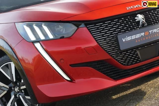 Peugeot 208 1.2 PureTech GT-line | Rouge Elixer | 3D-cockpit/AppleCarplay/LED/Camera/NAV - Lekker sportief!