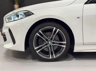 BMW 1 Serie BMW 1-serie 118i M-pack |PANO|SFEER|ALCANTARA|MEMORY - afbeelding nr 12