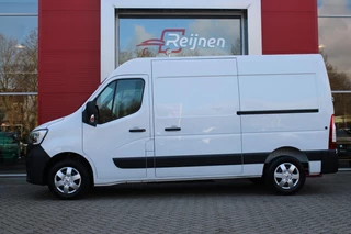 Renault Master Renault Master T33 2.3 dCi 135PK L2H2 WORK EDITION 3-ZITS | LINKER ZIJSCHUIFDEUR | TREKHAAK | NAVIGATIE | ACHTERUITRIJ CAMERA | PARKEER SENSOREN VOOR / ACHTER | AIRCO | CRUISE CONTROL | MISTLAMPEN VOOR | DODEHOEKDETECTIE | ALL SEASON BANDEN | - afbeelding nr 3