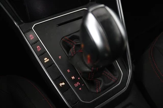 Volkswagen Polo Volkswagen Polo 2.0 TSI GTI (STOELVERWARMING, NAVIGATIE, AUTOMAAT, CRUISE ADAPTIEF, PARKEERSENSOREN, NL-AUTO) - afbeelding nr 18