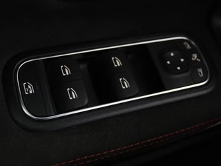 Mercedes-Benz A-Klasse Mercedes-Benz A-klasse 180d AMG | 36.600km NAP | Panoramadak | Stoelverwarming | Carplay | Camera | Full LED | Navigatie | Leder/Alcantara | Widescreen - afbeelding nr 32