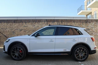 Audi Q5 Audi Q5 55 TFSI e Quattro Edition one | Pano | Camera | B&O | S-Line | Launch pakket onder andere voorzien van Panorama dak, sfeerverlichting, achteruitrijcamera, Bang & Olufsen, ACC, stuurverwarming, stoelverwarming, lane assist & keyless - afbeelding nr 3