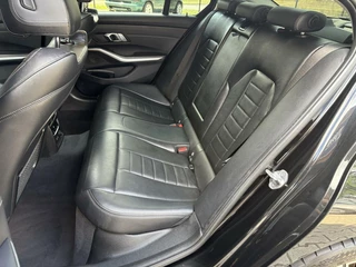 BMW 3 Serie BMW 3-serie 330i High Executive, M Pakket, Schuifdak, 19