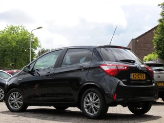 Toyota Yaris Toyota Yaris 1.5 Hybrid Dynamic | NAVI | ACHTERUITRIJCAMERA | KEYLESS ENTRY | CRUISE CONTROL | DEALER ONDERHOUDEN | - afbeelding nr 2