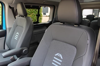 Ford Tourneo Custom Ford Tourneo Custom 2.5 PHEV Active | Panoramadak | B&O | Trekhaak | Led | 8P | BLIS - afbeelding nr 37