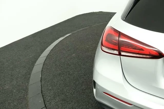 Mercedes-Benz A-Klasse Mercedes Aklasse 200 Widescreen AMG Leder Pano Velgen 163pk - afbeelding nr 35
