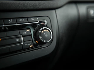 Volkswagen Tiguan Volkswagen Tiguan 1.4TSi DSG6 Cup Sport&Style | Trekhaak 1.800kg. | 2e eigenaar | Climate Control | Stoelverwarming | Parkeer pakket | Winter-pakket | Koplampsproeiers | Multifunctioneel lederen stuurwiel - afbeelding nr 18