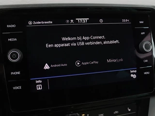 Volkswagen Passat Volkswagen Passat 1.4 TSI GTE | Panoramadak | Stoelverwarming |  Leder/Alcantara | Camera | Carplay | Adaptive cruise | Matrix LED | Massage | Navigatie - afbeelding nr 25