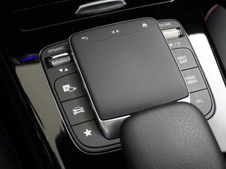 Mercedes-Benz CLA Mercedes-Benz CLA Shooting Brake 200 AMG // Panoramadak // Sfeerverlichting // Privacy Glas // 19