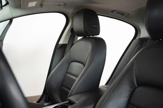 Jaguar XE Jaguar XE 2.0 D Portfolio|2e Eig|Automaat|Leder|Xenon|Camera|Dealer Onderhouden - afbeelding nr 6