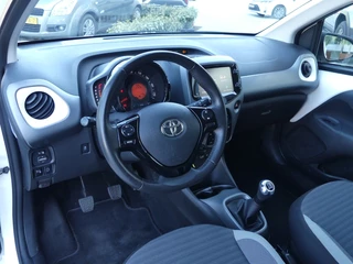 Toyota Aygo Toyota Aygo 1.0 VVT-i x-play | Camera | Blue Tooth | All Season - afbeelding nr 16