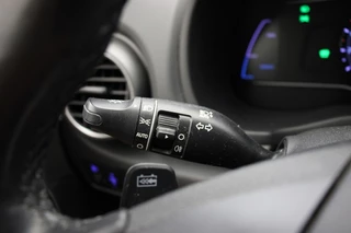 Hyundai Kona Hyundai Kona Electric Premium 64 kWh - Carplay, Camera, Leer, Stoelverw. - afbeelding nr 17