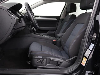 Volkswagen Passat Volkswagen Passat 1.4 TSI PHEV GTE | Stoelverwarming | Camera |  Adaptive cruise | Matrix LED | Massage | Carplay | Navigatie | Side Assist - afbeelding nr 4