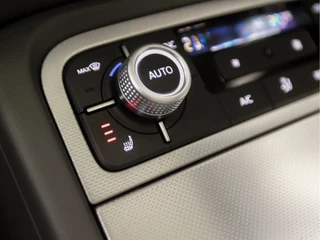 Volkswagen Touareg Volkswagen Touareg 3.0 TDI Sport 263Pk Automaat (PANORAMADAK, NAVIGATIE, LUCHTVERING, DYNAUDIO, STUUR/STOELVERWARMING, LEDEREN SPORTSTOELEN, TREKHAAK, ADAPTIVE CRUISE, XENON, CAMERA, NIEUWE APK, NIEUWSTAAT) - afbeelding nr 11