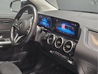 Mercedes-Benz GLA PANORAMA, DISTR, 19-inch LMV ** 24 mnd 