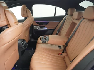 Mercedes-Benz E-Klasse Mercedes-Benz E-Klasse 300e AMG // Burmester 4D // Panoramadak // Headup // Distronic // Leder // Memory // 360 Camera // Stoelventilatie // Keyless - afbeelding nr 16