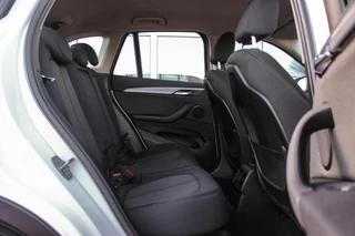 BMW X1 ➡️ BMW X1 sDrive18i F48 Executive | 2e eigenaar | Trekhaak | Sportstuur | DAB | Navi | PDC | Cruise-control | Climate | 140 pk | Automaat | 17 inch | Bluetooth | - afbeelding nr 19
