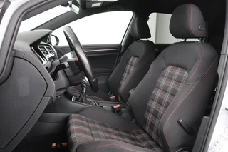 Volkswagen Golf Volkswagen Golf 2.0 TSI GTI | Stoelverwarming | Adaptive cruise |  Full LED | Carplay | Navigatie | 19'' | Sportstoelen | PDC | Bluetooth - afbeelding nr 5