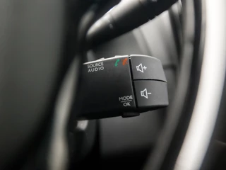 Renault Clio (NAVIGATIE, TREKHAAK, PARKEERSENSOREN, SPORTSTOELEN, GETINT GLAS, LM VELGEN, BASS REFLEX, CRUISE, NIEUWE APK, NIEUWSTAAT) - afbeelding nr 24