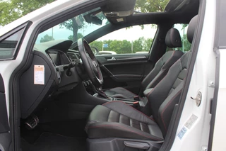 Volkswagen Golf Volkswagen Golf 2.0 TSI GTI TCR / Akrapovic / Panoramadak / Camera / 19'' / Leder / Navigatie / Keyless / Dynaudio / Dodehoek / Stoelverwarming / DAB / ACC - afbeelding nr 10