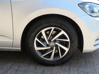 Volkswagen Touran Volkswagen Touran 1.2 TSI CON. SERIES ,,SOUND'' / Camera / Wegklap.haak / Stoelverwarming / - afbeelding nr 15
