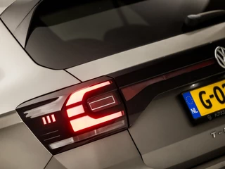 Volkswagen T-Cross Automaat (VIRTUAL COCKPIT, APPLE CARPLAY, GROOT NAVI, CLIMATE, LED KOPLAMPEN, SPORTSTOELEN, CAMERA, GETINT GLAS, KEYLESS, NIEUWSTAAT) - afbeelding nr 30
