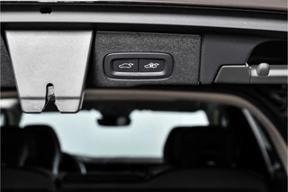 Volvo XC60 Volvo XC60 2.0 T6 Plug-in hybrid AWD Plus Dark | S/K-Panodak | Dig. Cockpit | Adapt. Cruise | Memory Stoelen | Elek. Klep | Stoel-+stuurverw. | 360 Camera | Harman/Kardon | NAV+App. Connect | LM 19